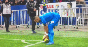 篮球湖人今日调整轮换，新阵容效果显著