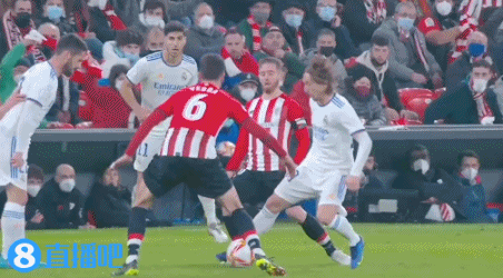 官方：沃尔夫斯堡体育总监申齐洛茨离任