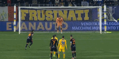 有前科！图雷上轮联赛蹬踏直红葬送好局，今日非洲杯遗憾飞点（曾有前科！图雷上轮联赛蹬踏直红断送优势，今夜非洲杯点球遗憾失手）