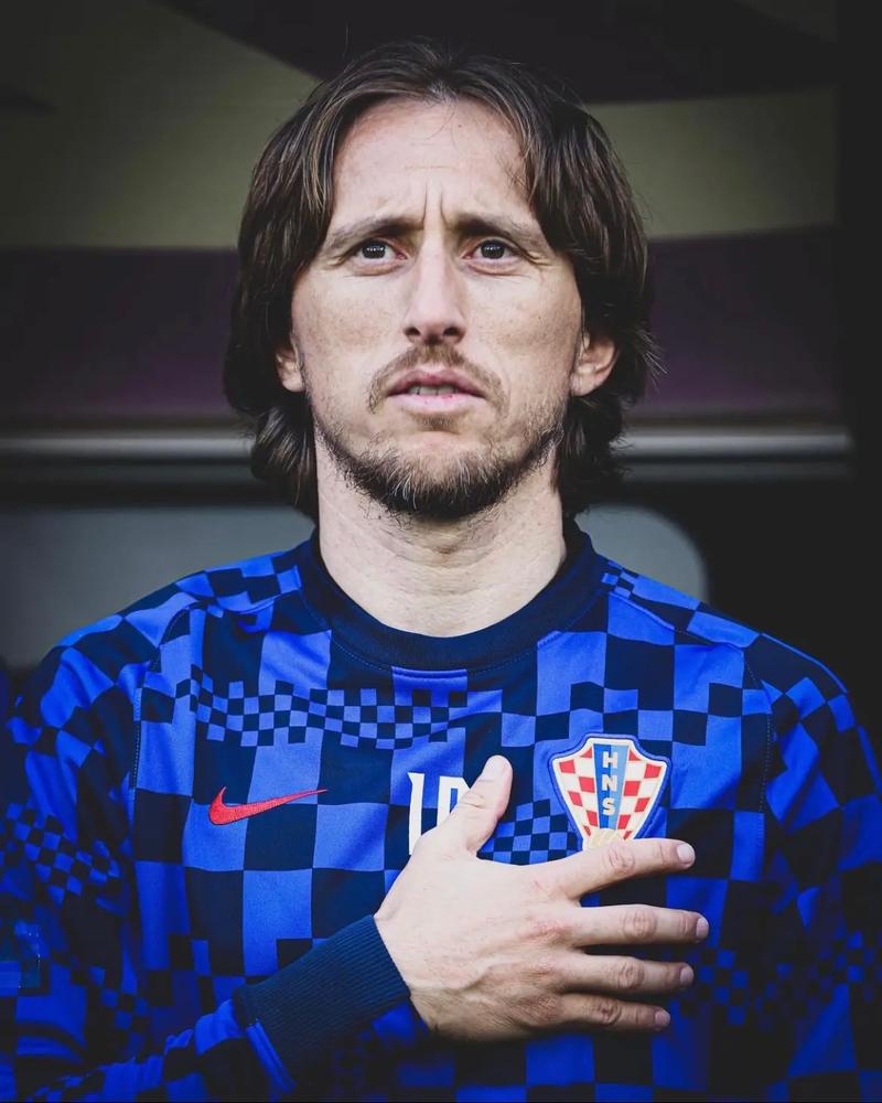 别把跑车当坦克！莱奥转型中锋，是补了短板却废了武功？