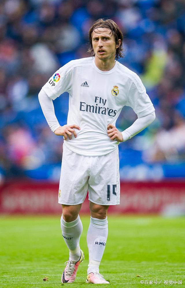 记者：16岁布基纳法索中场签约白堡，未来有望加盟切尔西