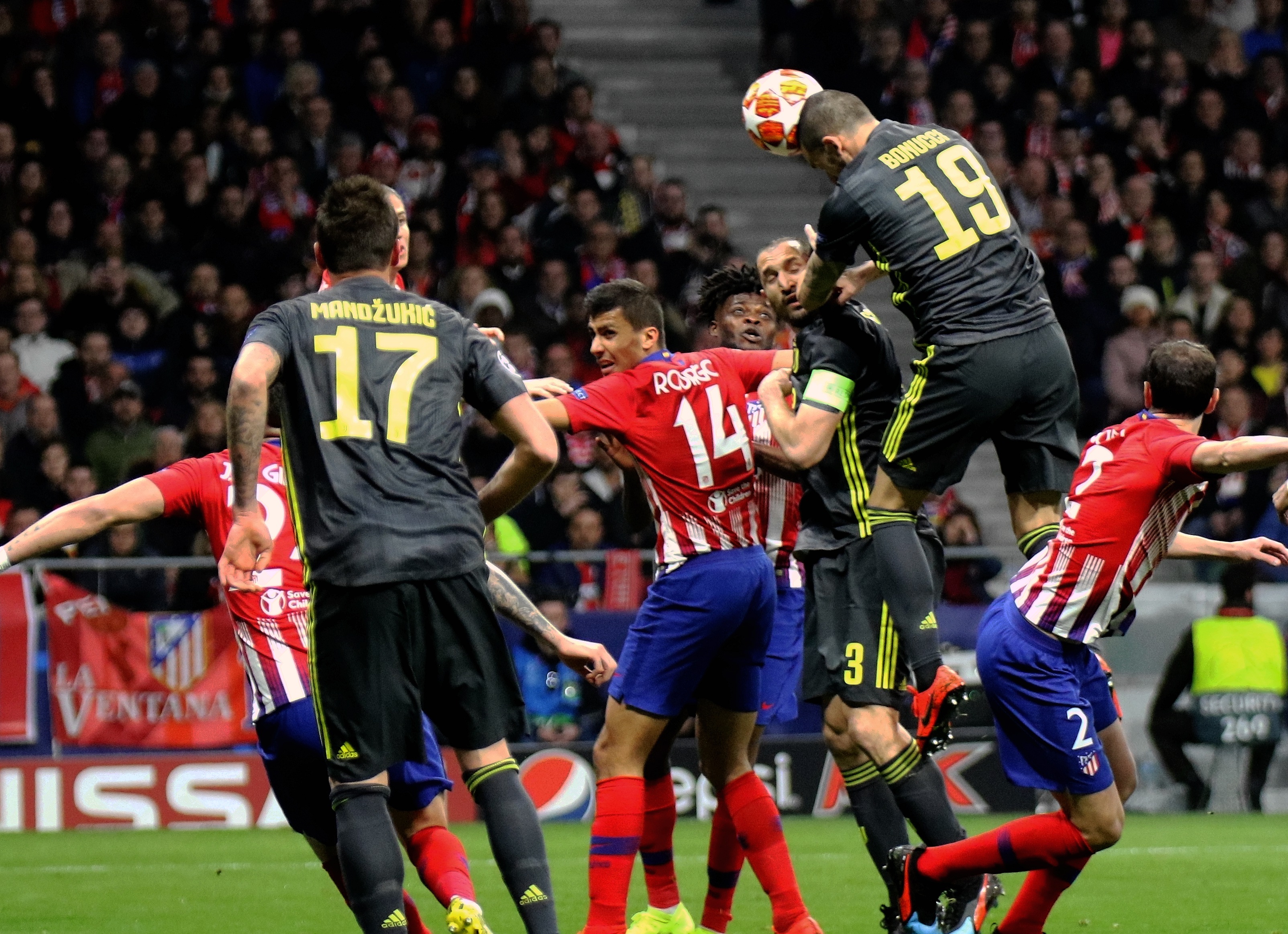 斯洛文尼亚主帅：球队精神已垮，我是否留任赛后再讨论（斯洛文尼亚主帅：队伍士气已崩，去留待赛后再定）